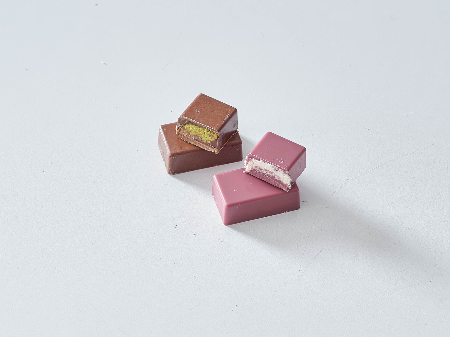 MAISON Premium Kırmızı Kutulu Çikolata 240 gr Özel Seri Çikolata