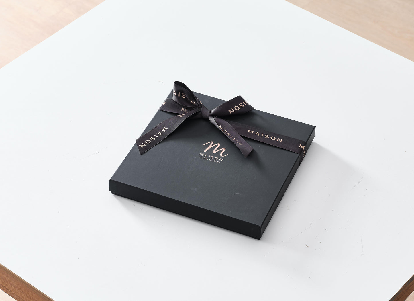Maison Premium Karışık Hurma Çikolata Kutusu 735 gr El Yapımı Özel Tasarım